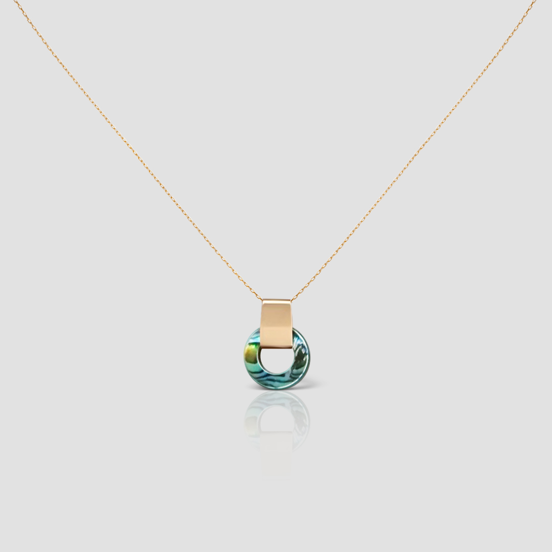 Add a touch of natural beauty to your jewelry collection with our Handmade Solid Gold Circle Karma Necklace Abalone Shell.